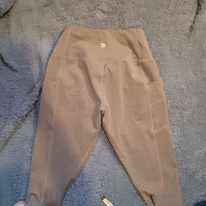 Leggings capri size small